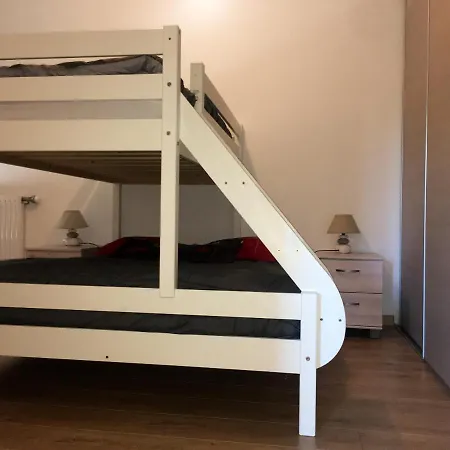 A Avec Balcon Et Jardin Apartman